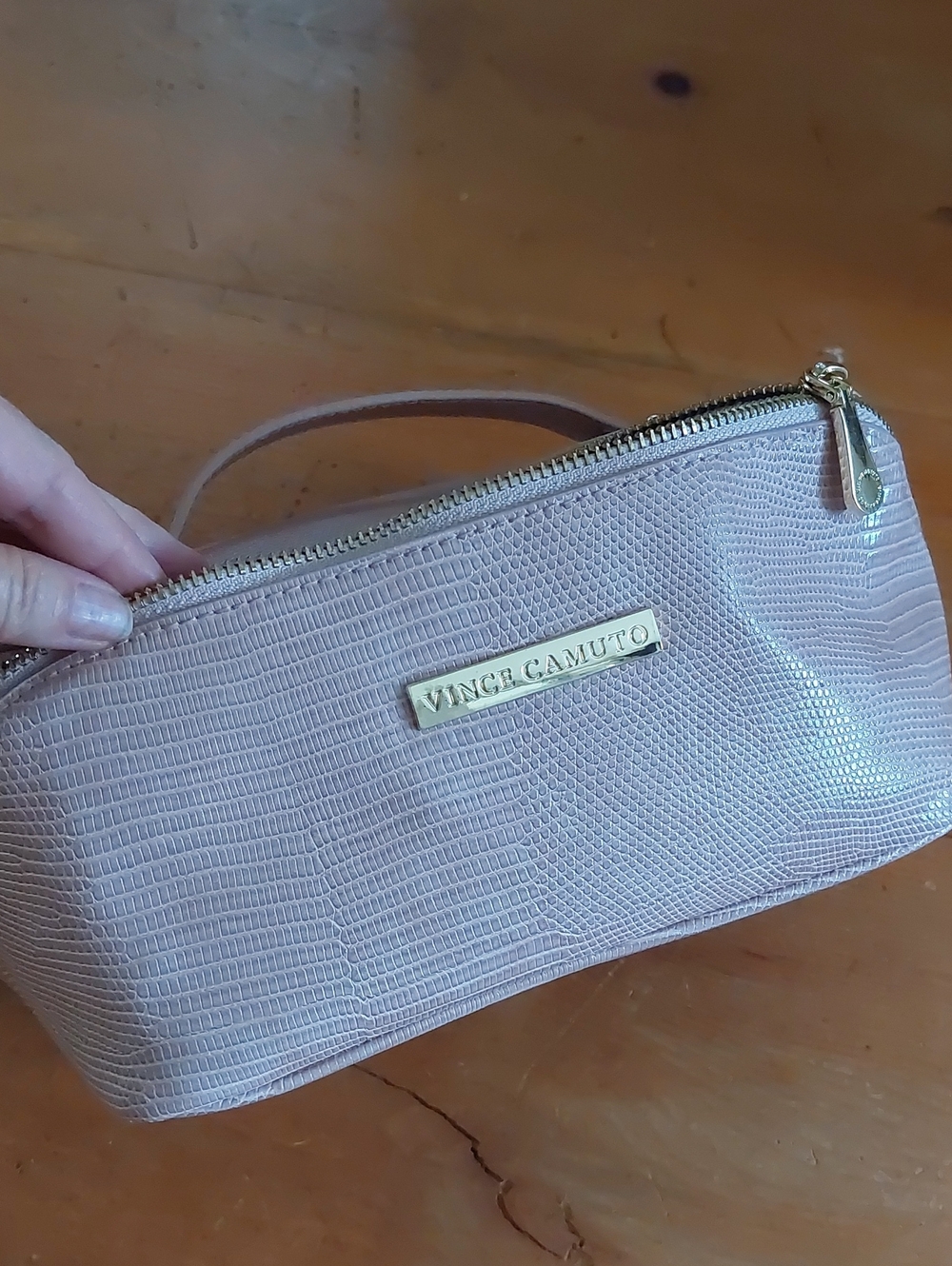 💚3/$30 Vince Camuto Blush Pink Lizard Embossed Cosmetic Travel Case